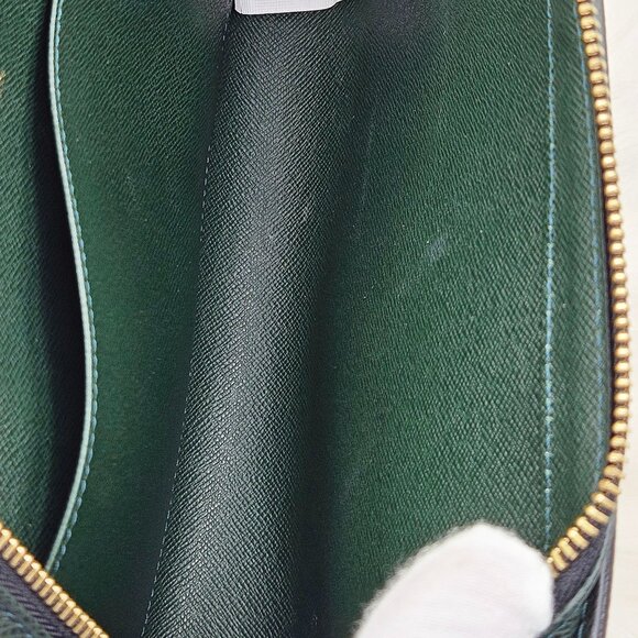 Louis Vuitton Green Taiga Leather Clutch - Picture 16 of 17